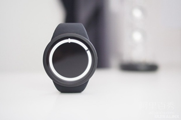 暗夜发出霓虹蓝光的ZIIIRO Eclipse手表,简约又时尚--置顶表情